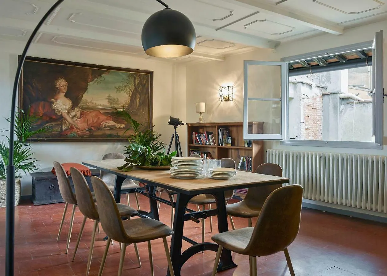 Great Location Just Infront Of Pitti Palace Florence Italy