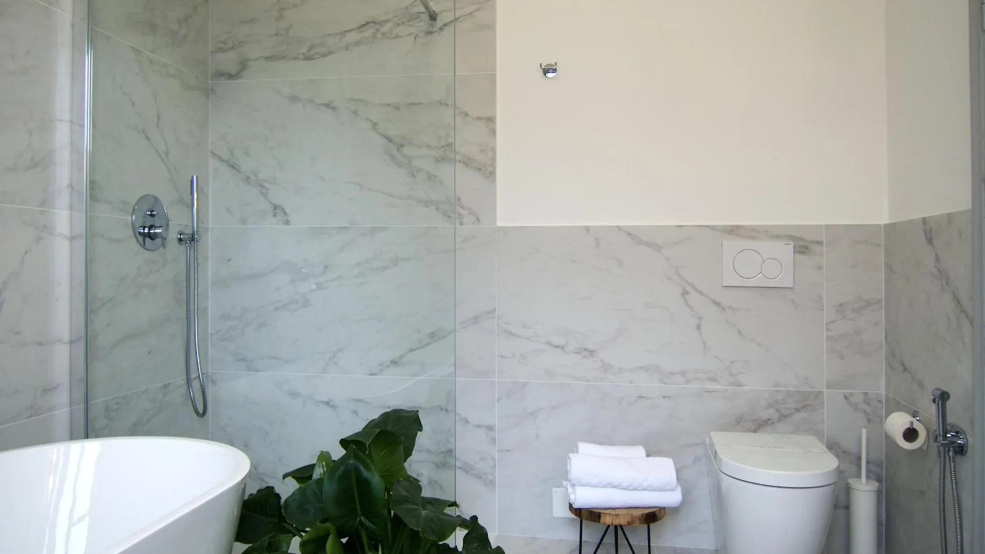 Great Location Just Infront Of Pitti Palace Florence Apartment